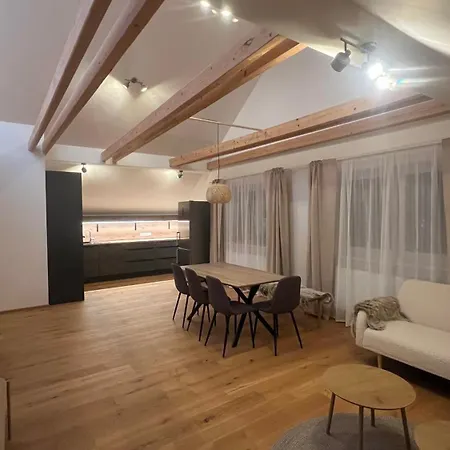 Svoboda Apartment *